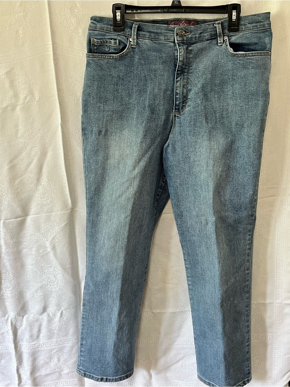 Gloria Vanderbilt Straight-Leg Jeans in Medium Blue Wash Women’s Size 18